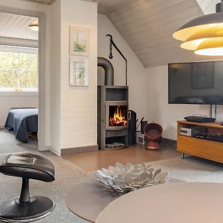 10 Person Holiday Home In Bl Vand *