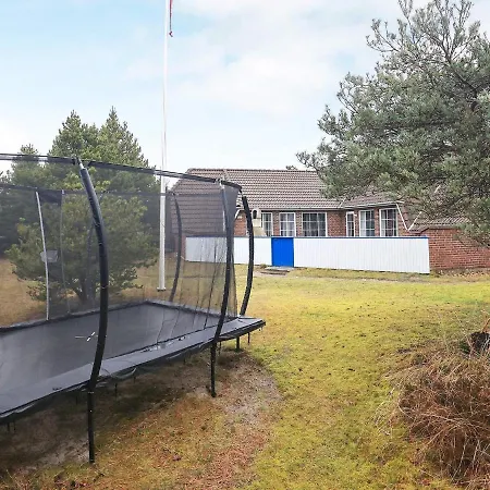 10 Person Holiday Home In Bl Vand *