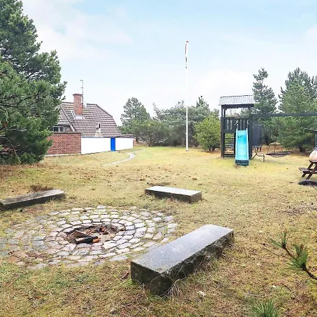 10 Person Holiday Home In Bl Vand
