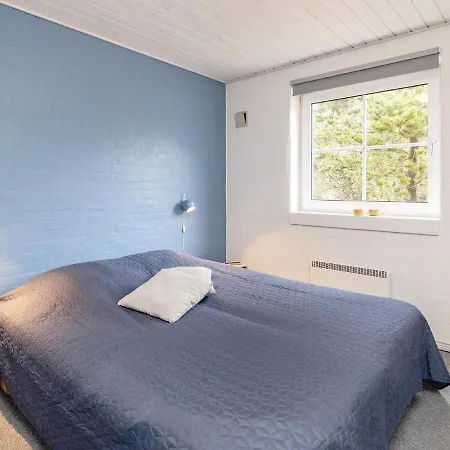 10 Person Holiday Home In Bl Vand