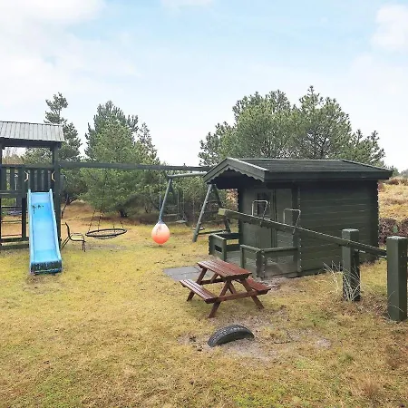10 Person Holiday Home In Bl Vand